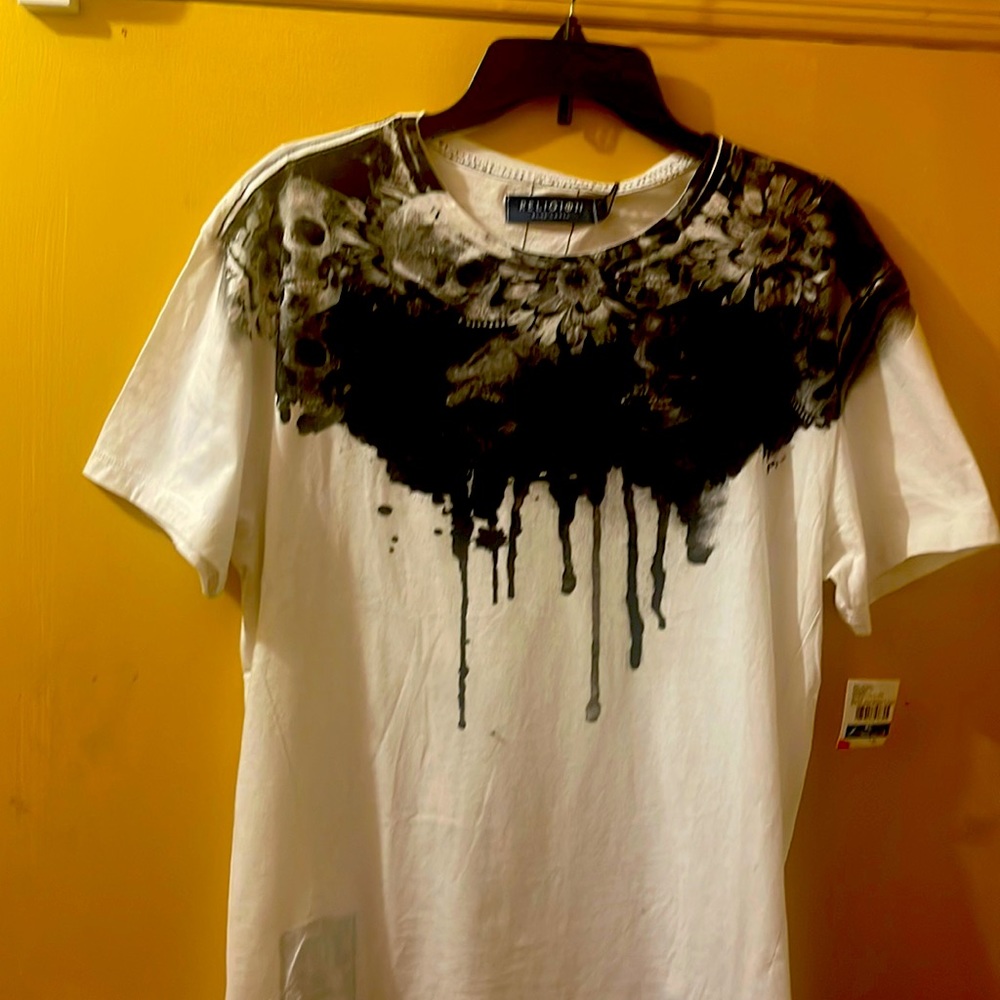 Religion lightweight black/white skull/flowers design, xl tee shirt